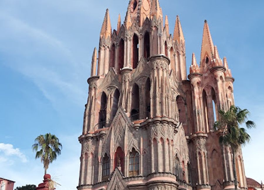 Experience the lush landscapes and cultural vibrancy of Parque Benito Juárez, a serene oasis in the heart of San Miguel de Allende, perfect for relaxation and exploration.