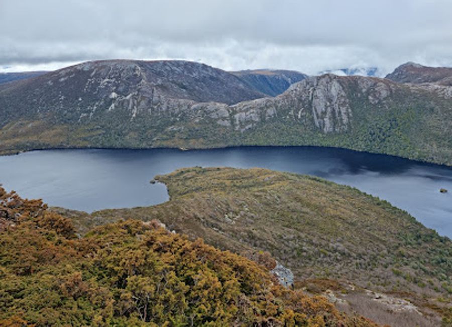 Discover unparalleled views of Cradle Mountain and Dove Lake at Marions Lookout, a scenic gem in Tasmania's stunning wilderness.