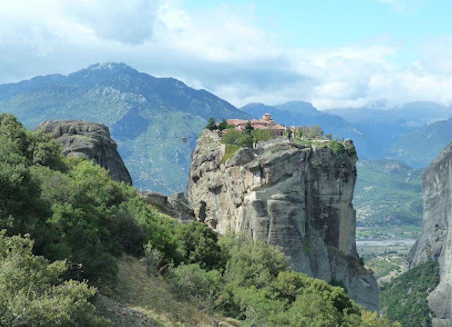Discover the breathtaking Monastery of Varlaam in Meteora, Greece: a historic monastic complex with stunning views and rich Byzantine art.