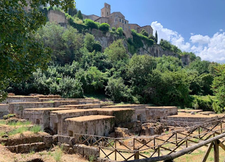 Uncover the ancient secrets of the Etruscan civilization at the Necropoli etrusca di Crocifisso del Tufo, a captivating archaeological site in Orvieto.