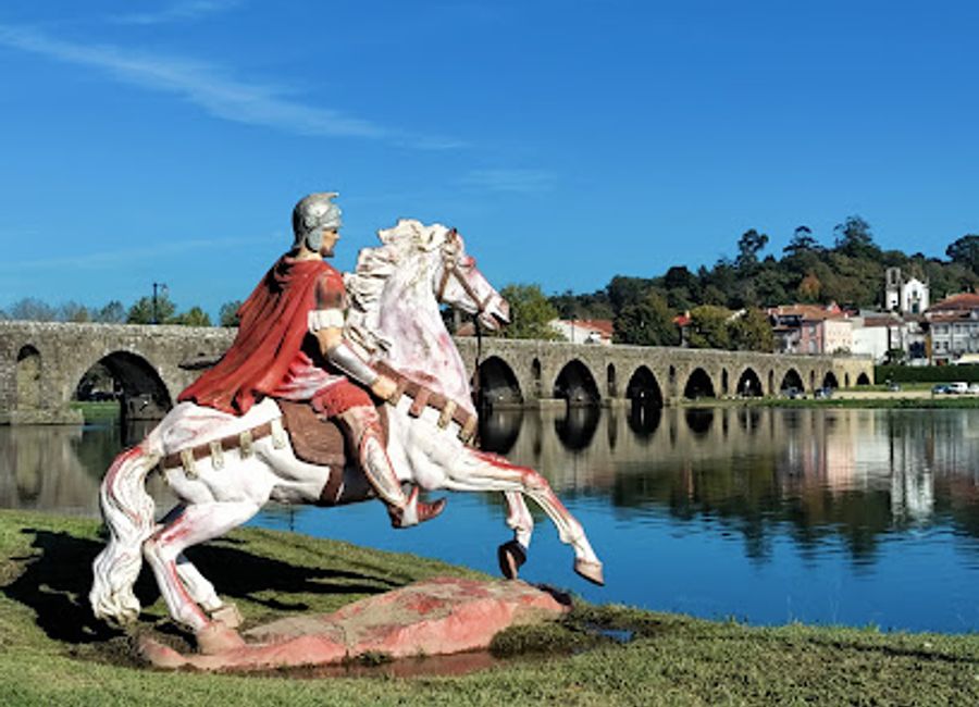 Explore the enchanting Ponte Romano-Gótica de Ponte de Lima, where history meets breathtaking scenery in a perfect blend of Roman and Gothic architecture.