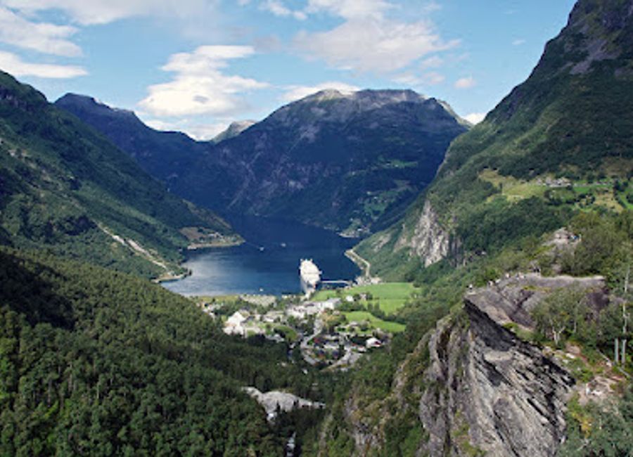 Experience breathtaking views of Geirangerfjord at the Geiranger Rock View Point, a must-visit for nature lovers and photographers exploring Norway's stunning landscapes.