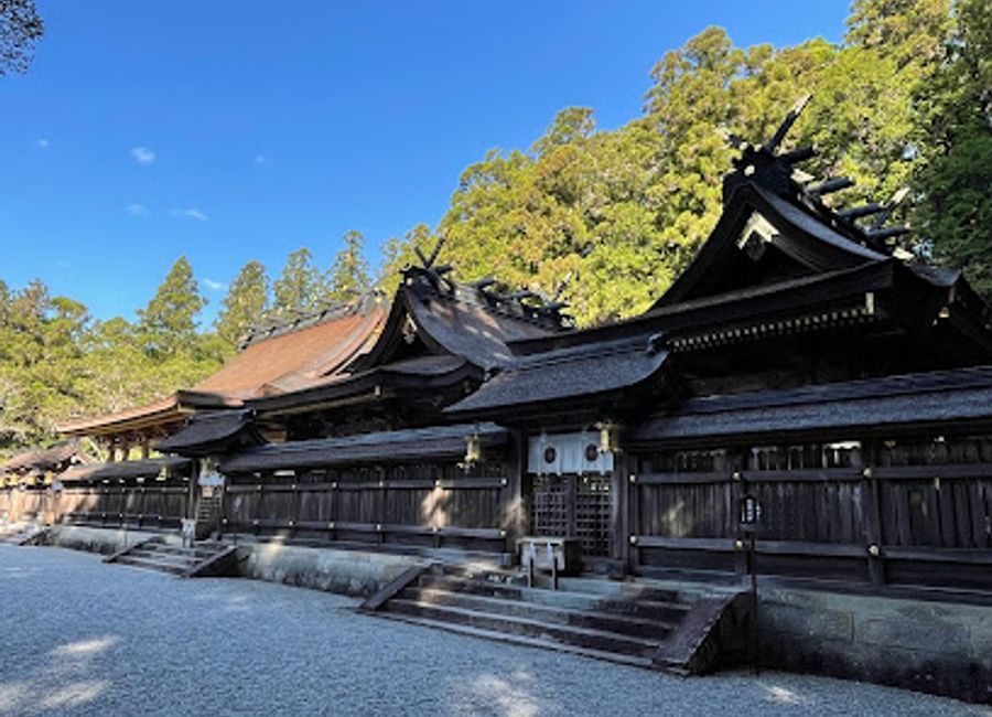 Explore the enchanting Kumano Hongu Taisha, a historic Shinto shrine set amidst nature's beauty, pivotal to Japan's spiritual journey.
