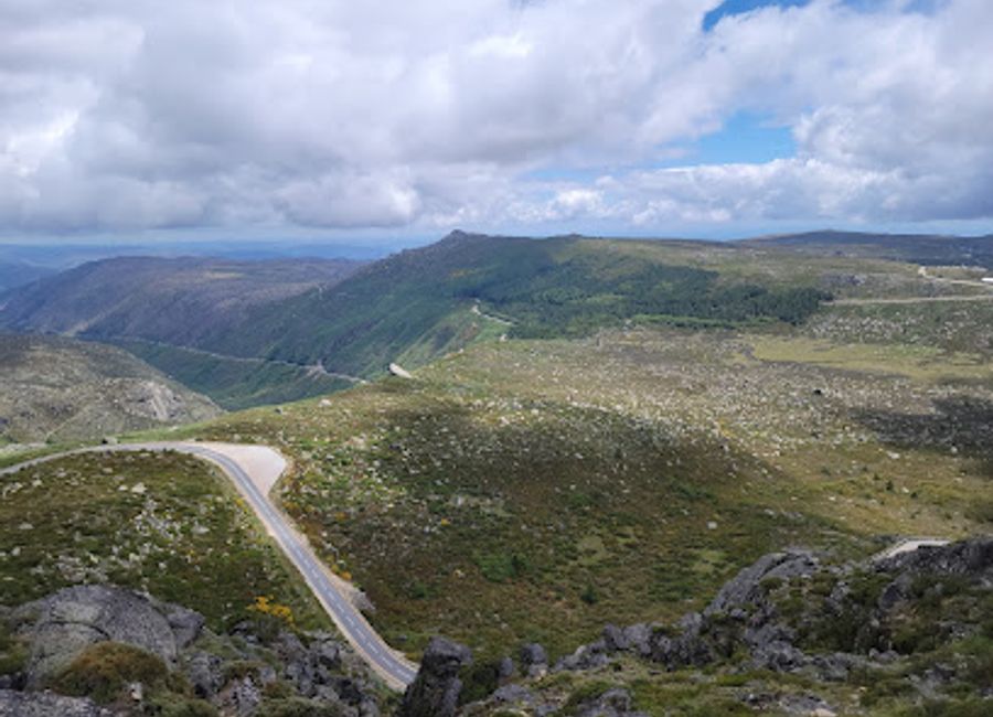Discover the breathtaking landscapes of Miradouro do Covão, a must-visit viewpoint in Portugal perfect for nature lovers and photographers.