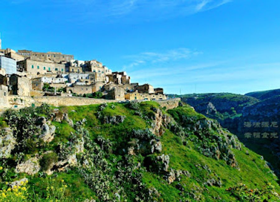 Discover the unique cave dwellings and rich history of Matera at Casa Grotta nei Sassi, a UNESCO World Heritage site showcasing ancient life.