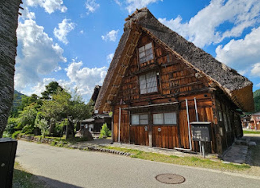 Explore the enchanting Shirakawago Three Houses, a UNESCO World Heritage site showcasing Japan's unique gassho-zukuri architecture amidst breathtaking natural beauty.