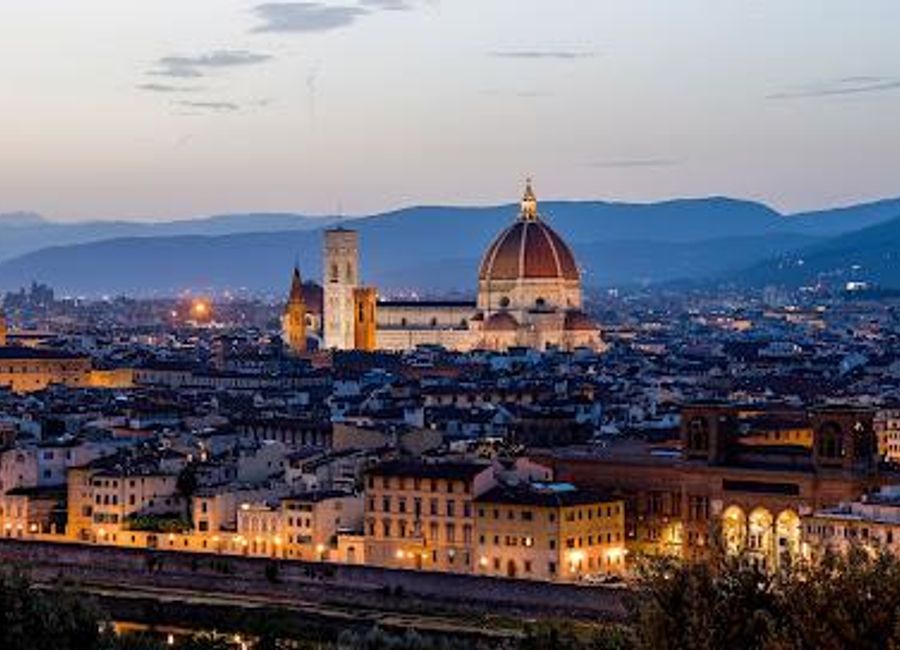 Experience the breathtaking views of Florence from Piazzale Michelangelo, a perfect spot for photos and sunsets in the heart of Tuscany.