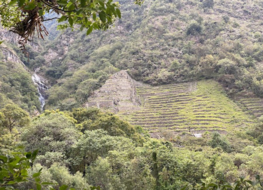 Explore the hidden treasures of Choquesuysuy, an ancient Incan ruin near Aguas Calientes, offering stunning views and rich history.