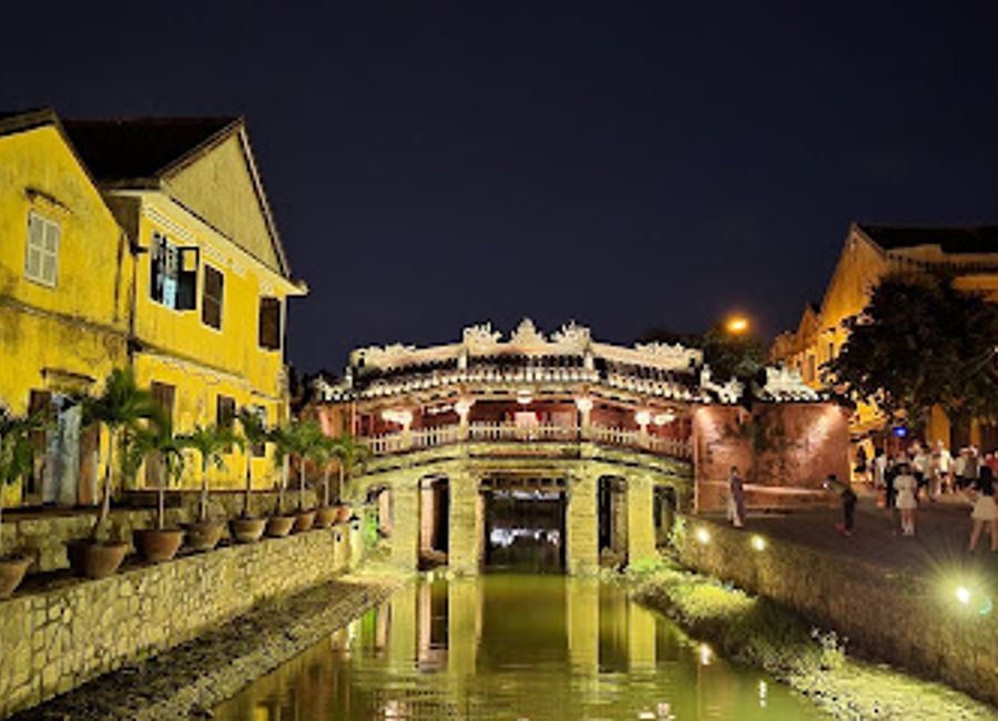 Explore the Ancient House in Hoi An, a stunning tourist attraction revealing Vietnam's cultural heritage through exquisite architecture and history.