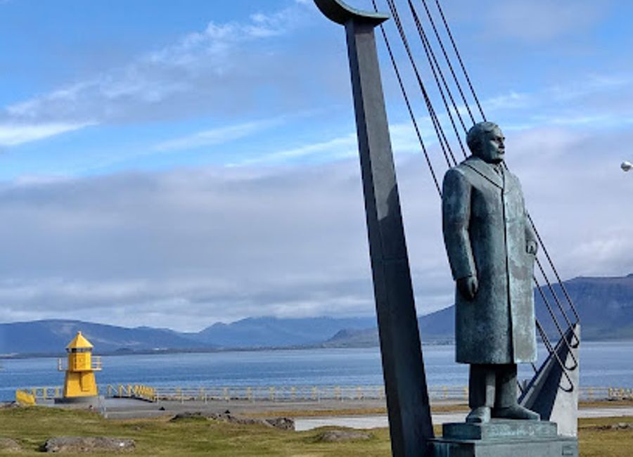 Discover Höfði House, a historical landmark in Reykjavik where pivotal moments in history took place amidst stunning natural beauty.
