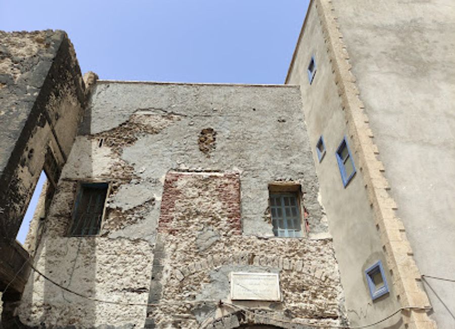 Explore the captivating Synagogue Slat Lkahal Mogador, a historic gem in Essaouira showcasing rich Jewish heritage and stunning architecture.