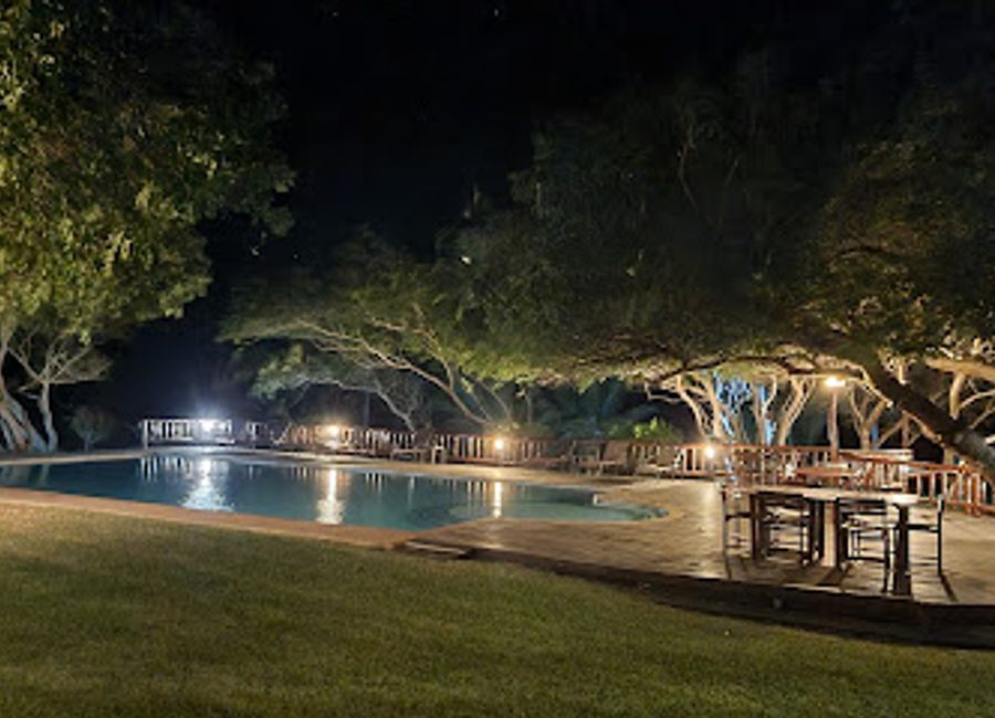 Experience luxury and adventure at Archipelago Resort in Vilankulos, Mozambique, where stunning ocean views and vibrant culture come together.