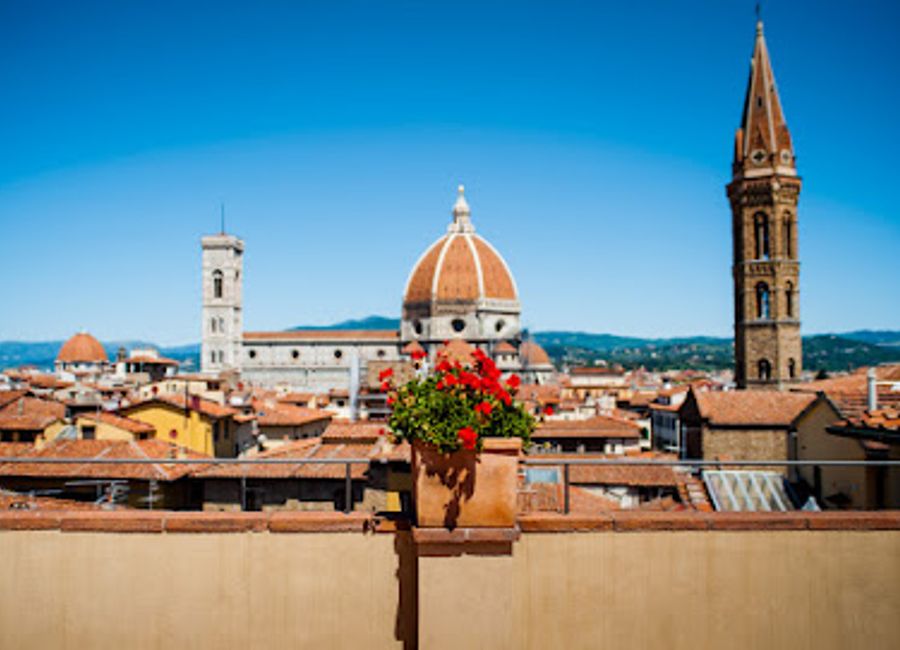 Explore the grandeur of Palazzo Gondi, a Renaissance masterpiece in Florence, rich in history and stunning architecture.