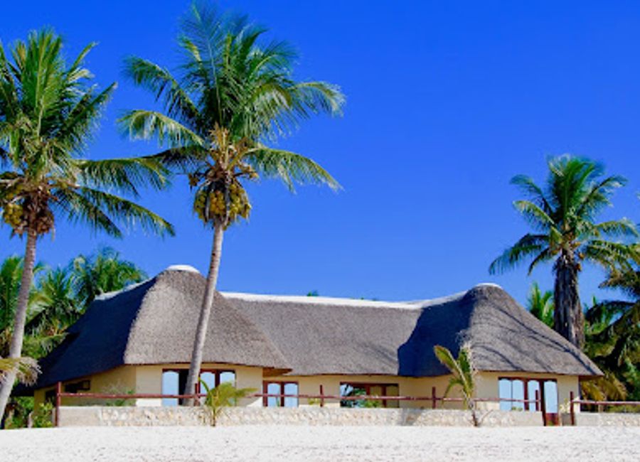 Discover VilanCool, a non-profit beach resort and kite school in Vilanculos, offering thrilling water sports and serene beachfront accommodations.