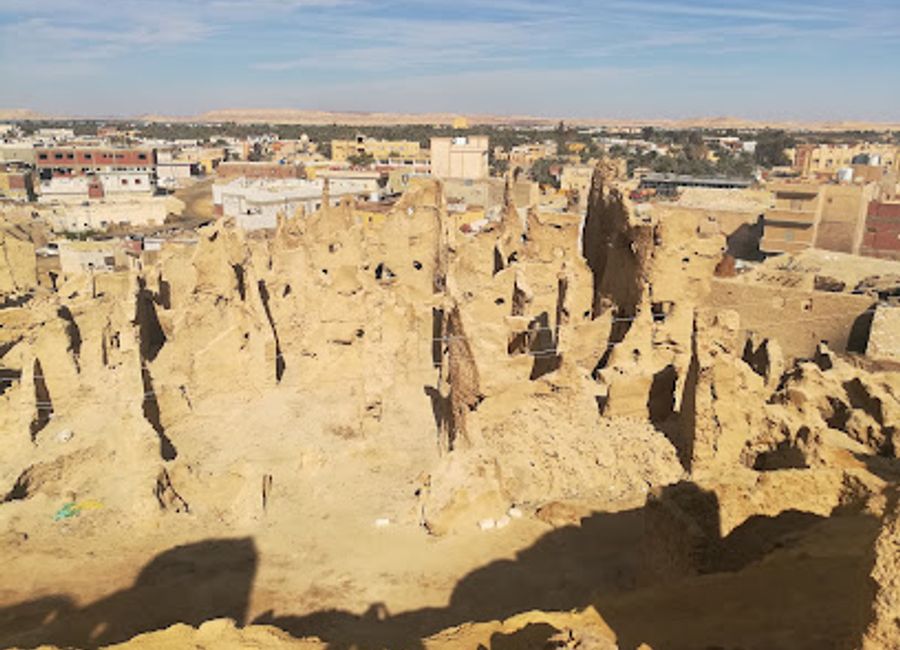 Discover the ancient ruins of Shali Fortress in Siwa Oasis, a testament to Berber ingenuity and a window into Egypt's Western Desert history.