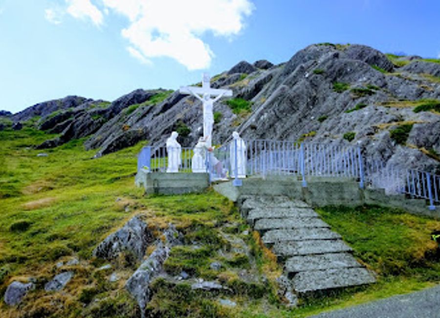 Discover the stunning natural beauty of Healy Pass in County Cork, a scenic spot perfect for relaxation and breathtaking views.