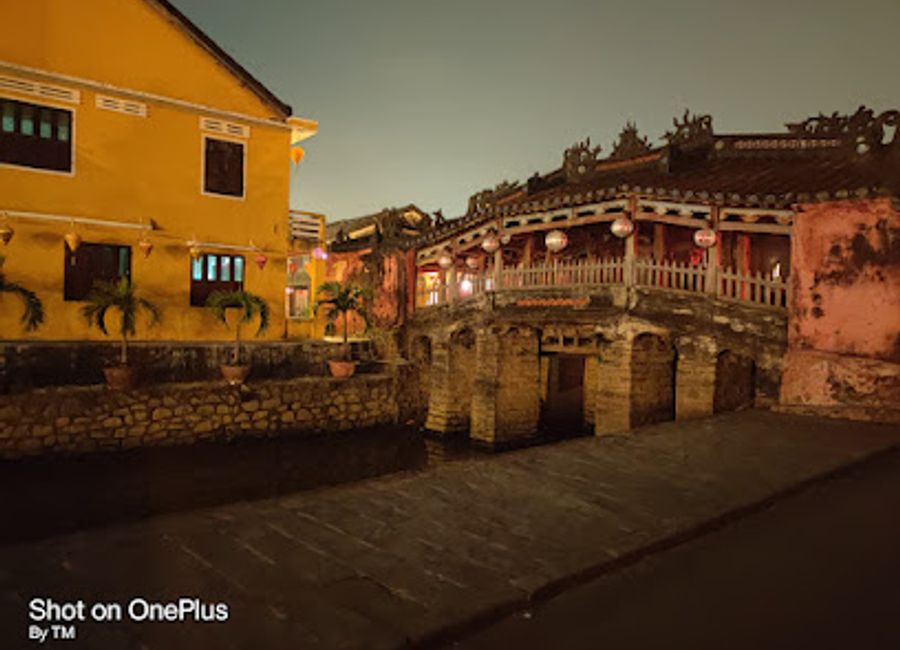 Discover the vibrant charm of Hội An Night Market, where culture, cuisine, and crafts come together in a mesmerizing evening experience.