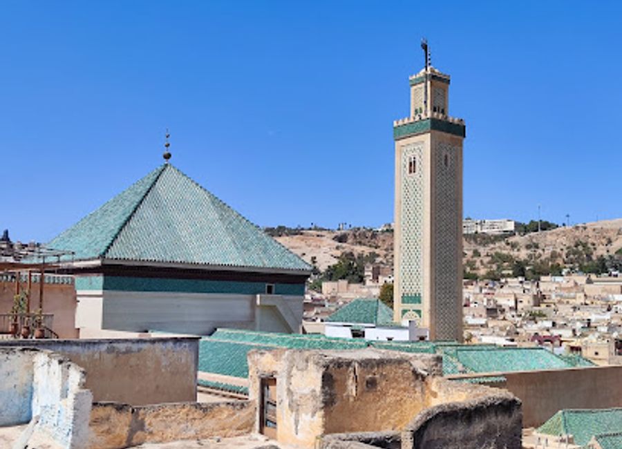 Explore the vibrant heart of Morocco at the Médina de Fès, a UNESCO World Heritage site filled with rich history, artisan markets, and stunning architecture.