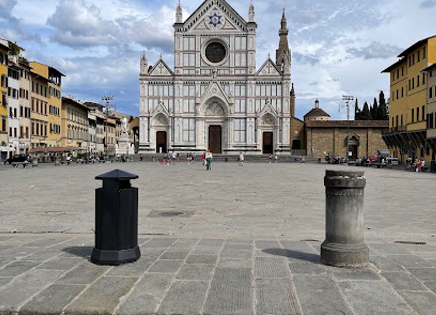 Explore the breathtaking Piazza di Santa Croce, a historical landmark in Florence, where culture, art, and history come together in a vibrant atmosphere.