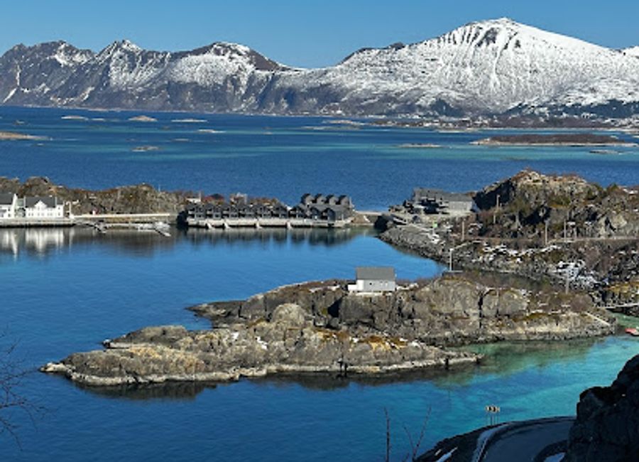 Explore Sukkertoppen in Hamn, Norway – a stunning hiking area with breathtaking landscapes and panoramic views for outdoor enthusiasts.