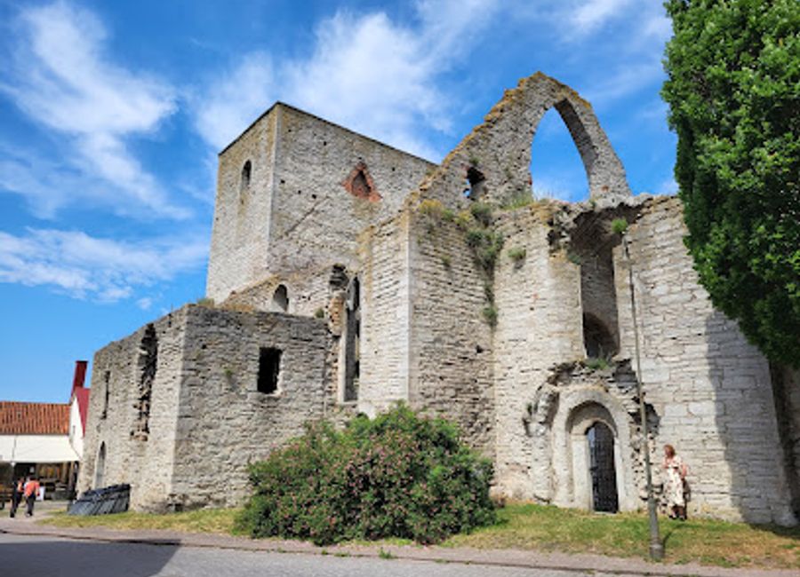 Explore the historical Drottens Ruin in Visby, a captivating landmark showcasing medieval architecture and rich cultural heritage.