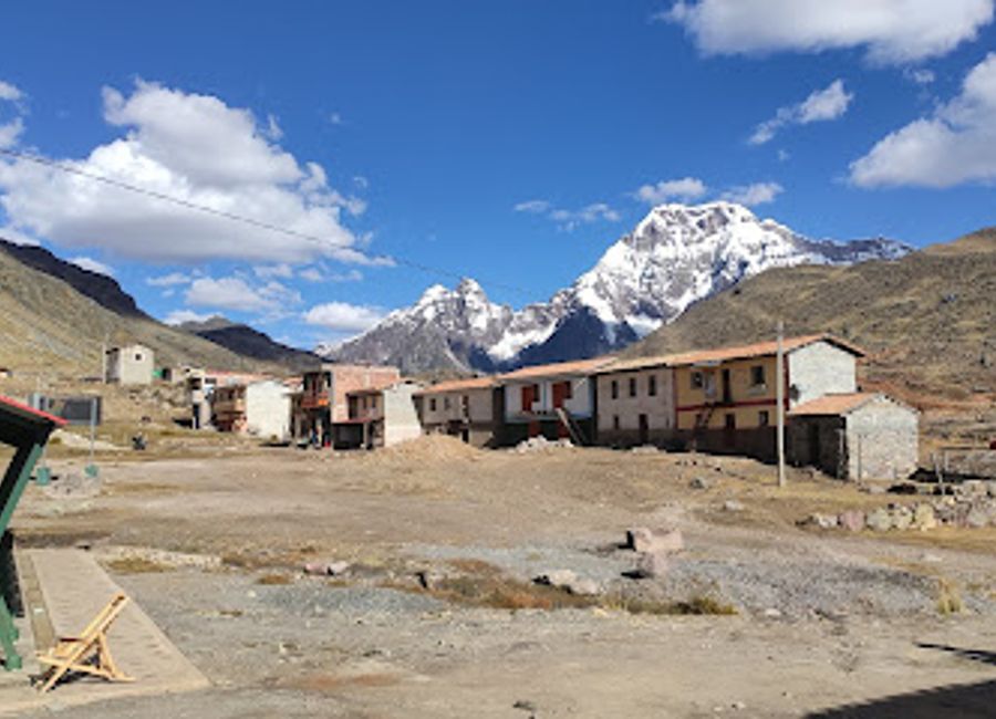 Discover the serene beauty and adventure of Mirador Ausangate, a unique farmstay experience in the heart of Peru's Andes mountains.