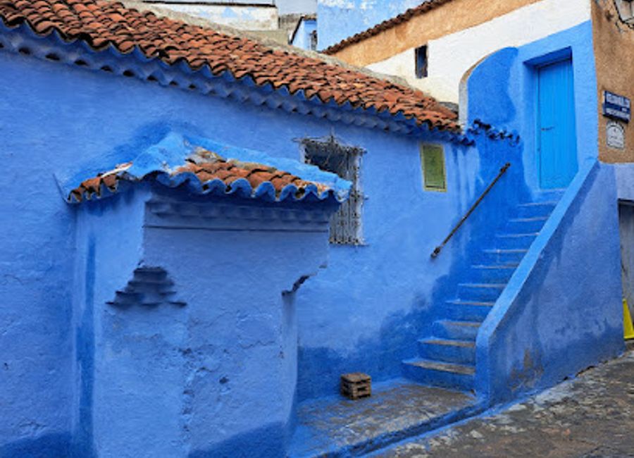 Discover the stunning blue hues and vibrant culture of Chefchaouen, Morocco's enchanting mountain town that captivates every traveler.