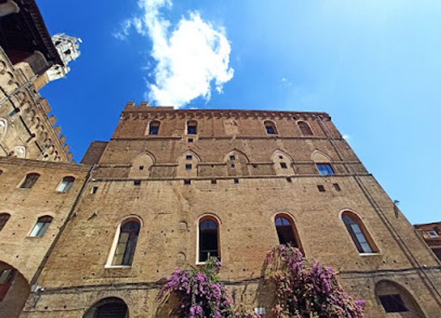 Explore the vibrant Piazza del Mercato in Siena, a historic town square filled with local markets, delightful cafes, and stunning medieval architecture.