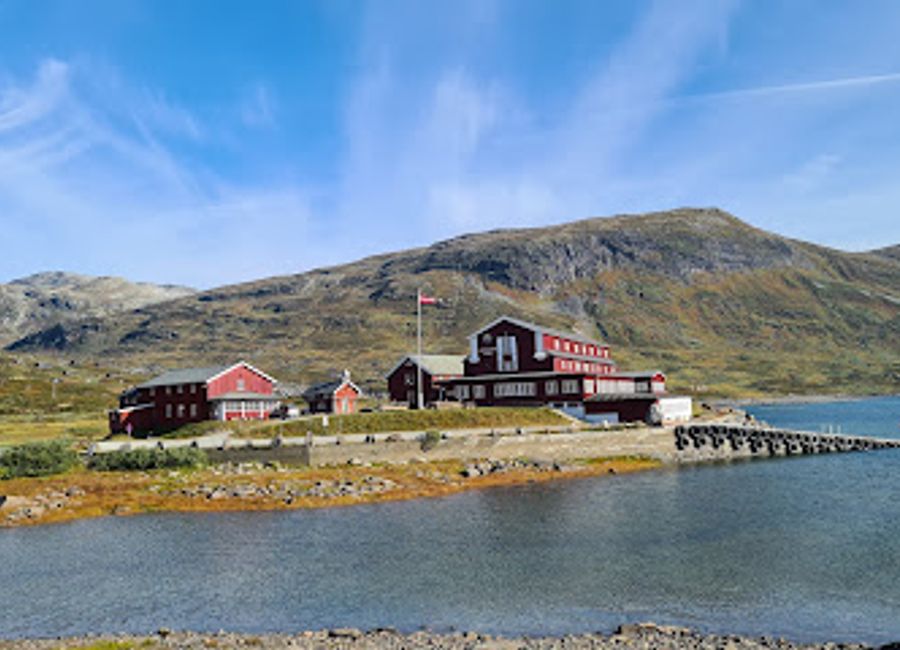 Experience the enchanting beauty of Norway at DNT Fondsbu, your ultimate cabin retreat for adventure and relaxation in the mountains.