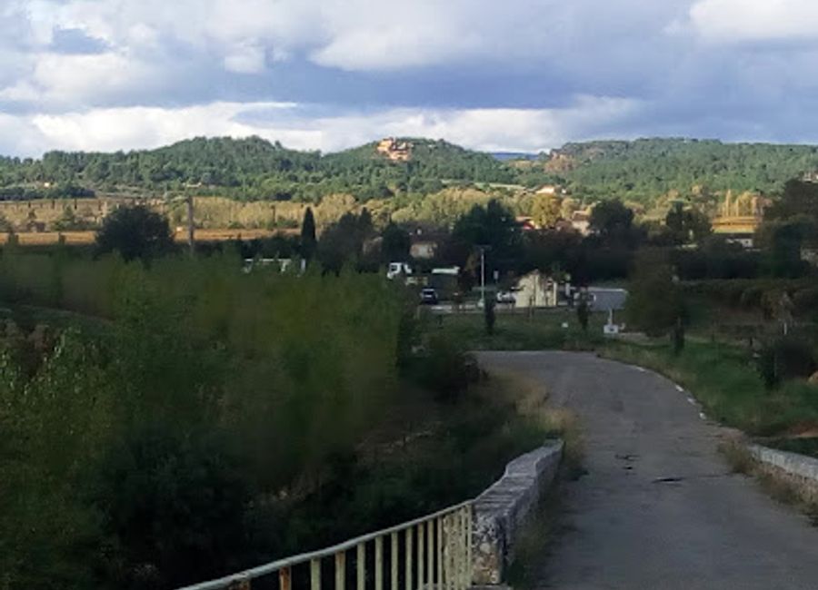 Explore the stunning Pont Julien, a timeless Roman bridge in Provence that blends history, beauty, and breathtaking landscapes.