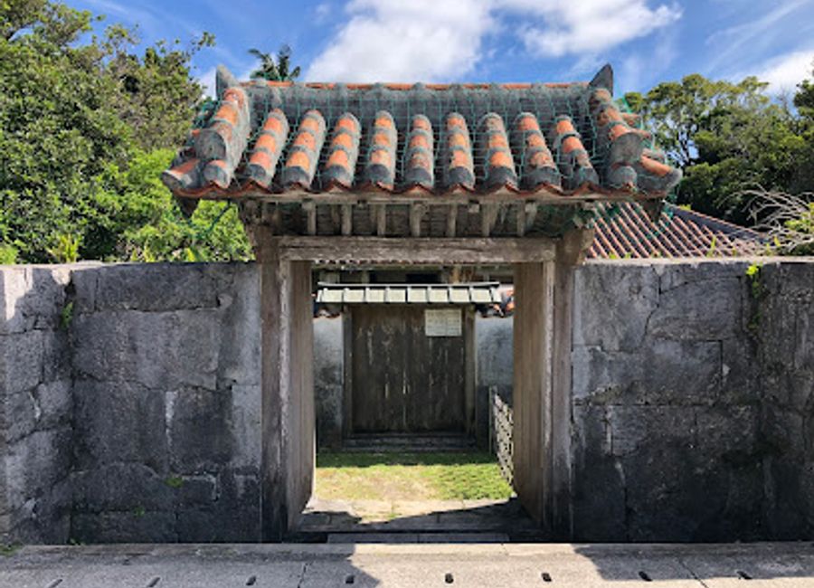 Explore Miyaradunchi, a historical landmark in Ishigaki, Okinawa, where culture and tradition come alive in stunning architectural beauty.