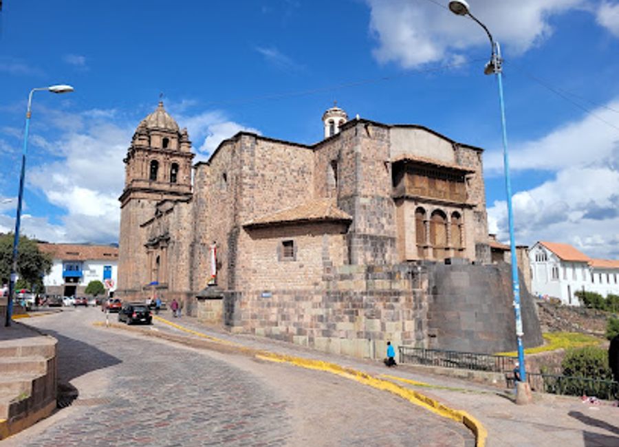 Explore Qorikancha in Cusco, a stunning museum revealing the rich history of the Incas and the fusion of Inca and colonial architecture.