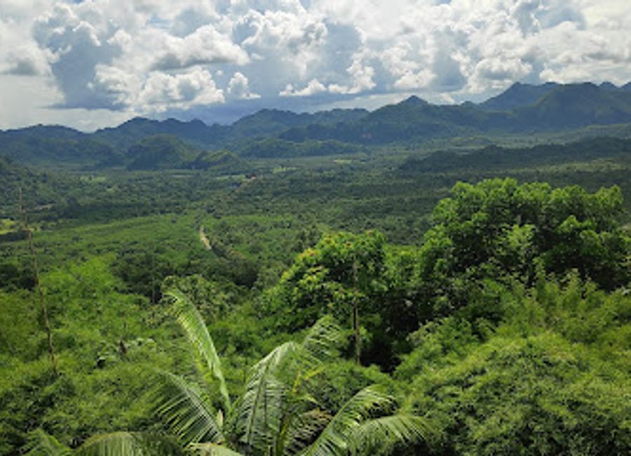 Explore the poignant history of the Death Railway at Hellfire Pass Interpretive Centre, a memorial museum in Kanchanaburi, Thailand, dedicated to remembrance.