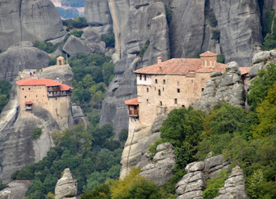 Witness the breathtaking beauty of Meteora from this easily accessible observation point, offering panoramic views of ancient monasteries and stunning rock formations.