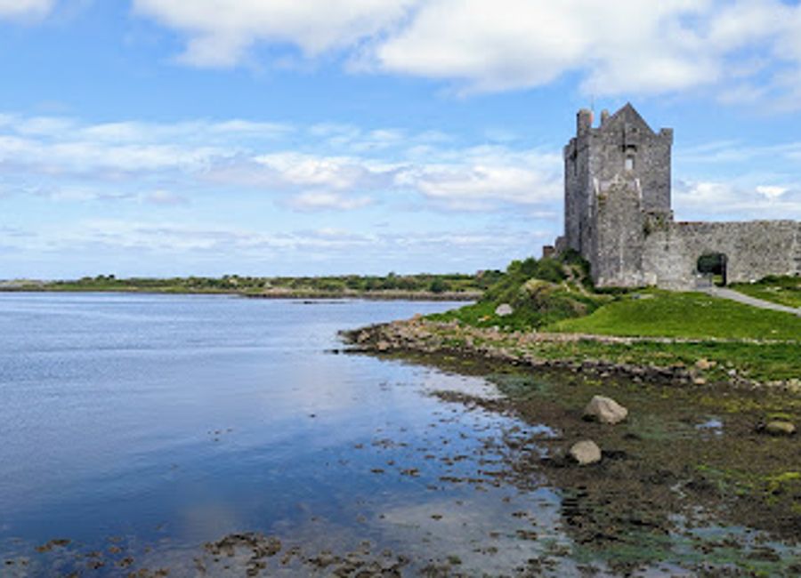 Discover Ireland's rich medieval past at Dunguaire Castle, a breathtaking site on the shores of Galway Bay, perfect for history lovers and nature enthusiasts.