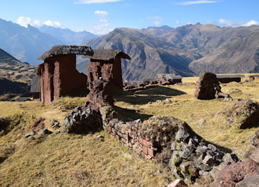 Discover Juchuy Coscco, a breathtaking Inca ruin in the Andes, offering stunning views and a deep dive into Peru's rich history.
