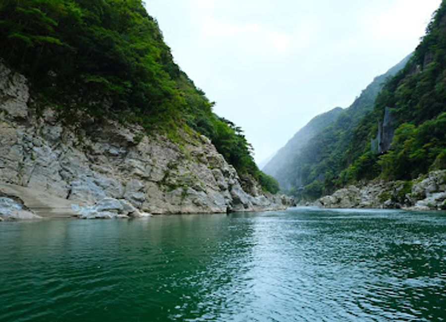 Discover the stunning vistas and thrilling adventures at Ōboke Gorge, Tokushima's hidden gem for nature lovers and outdoor enthusiasts alike.
