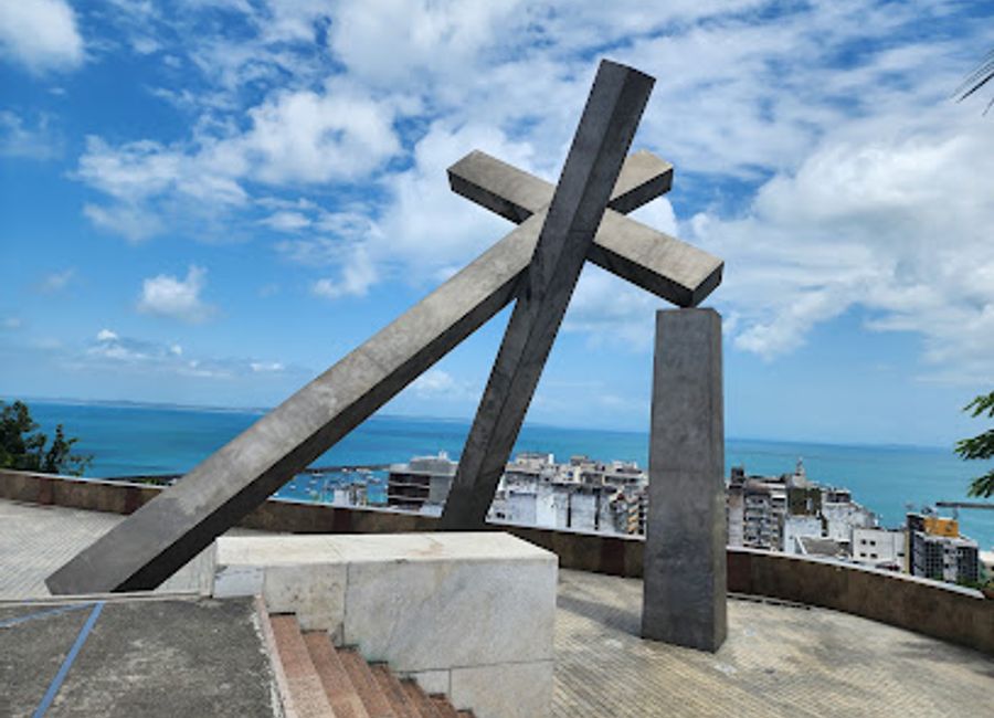 Explore the Fallen Cross Monument, a historic landmark in Salvador's Pelourinho district, rich in culture and architectural beauty.