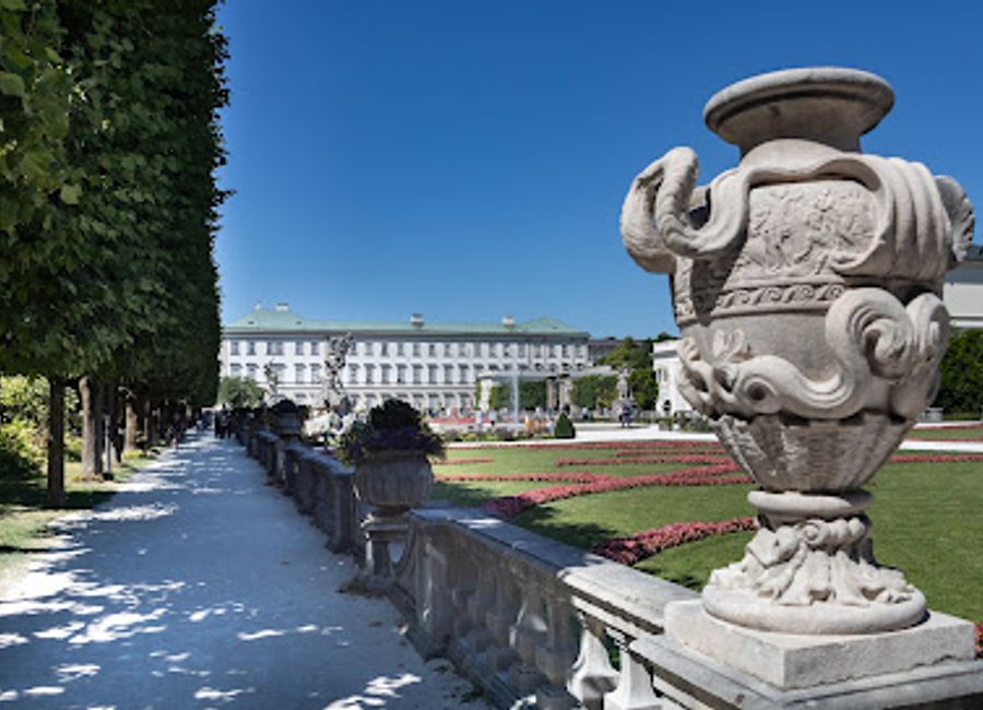 Explore the stunning Mirabellgarten in Salzburg, a historical gem filled with vibrant flowers, fountains, and picturesque pathways that enchant every visitor.