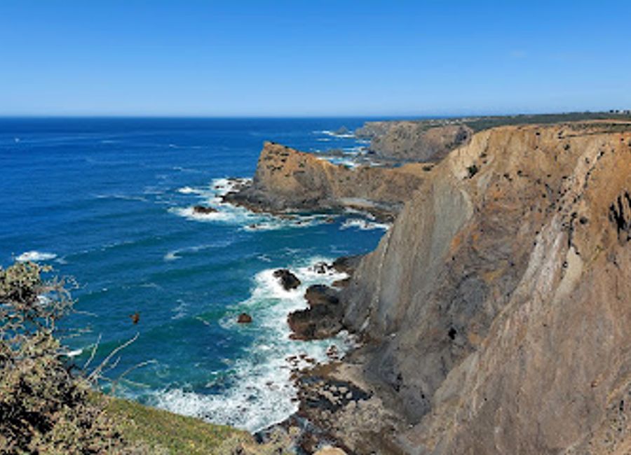 Experience the breathtaking landscapes and rich biodiversity of Parque Natural do Sudoeste Alentejano e Costa Vicentina, a natural haven on Portugal's stunning coast.