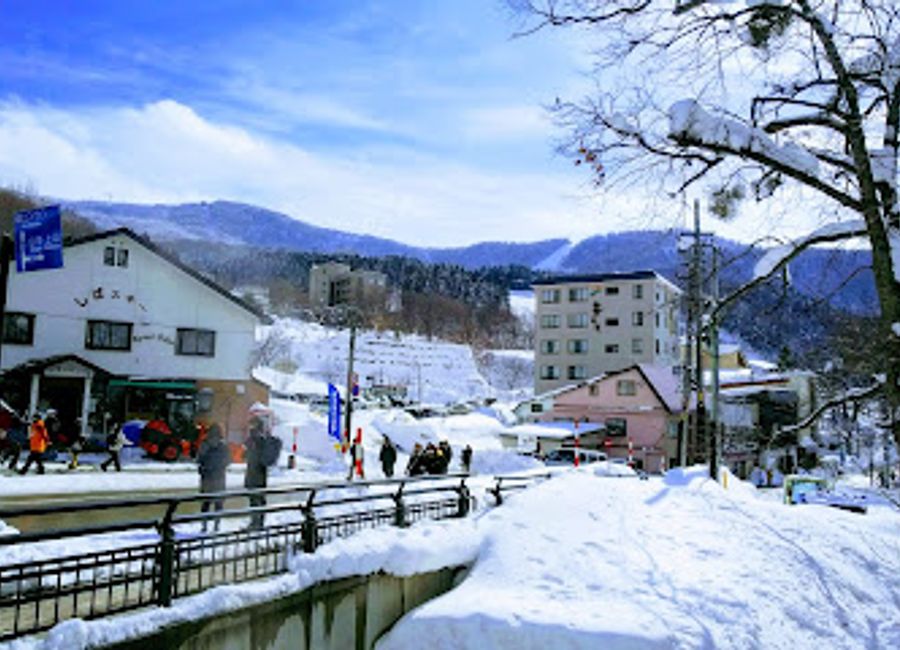 Discover the rejuvenating outdoor baths at Yunohana Chaya Shinzaemon no Yu in Yamagata, where stunning nature meets relaxation.