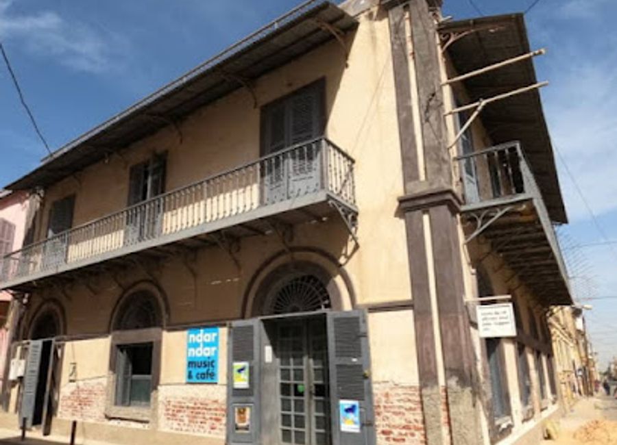 Discover the vibrant culture and comfort of Ndar Ndar House, a unique hotel in St. Louis, Senegal, perfect for travelers seeking an authentic experience.