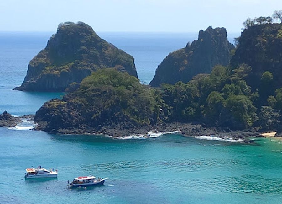 Discover Praia do Bode in Fernando de Noronha: a serene beach with crystal-clear waters and stunning views of Morro Dois Irmãos.
