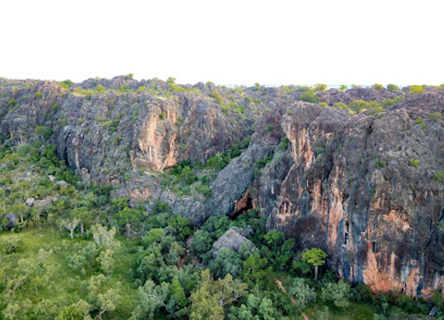 Explore Dimalurru National Park, a natural treasure in Western Australia featuring stunning geological formations and rich Aboriginal heritage.
