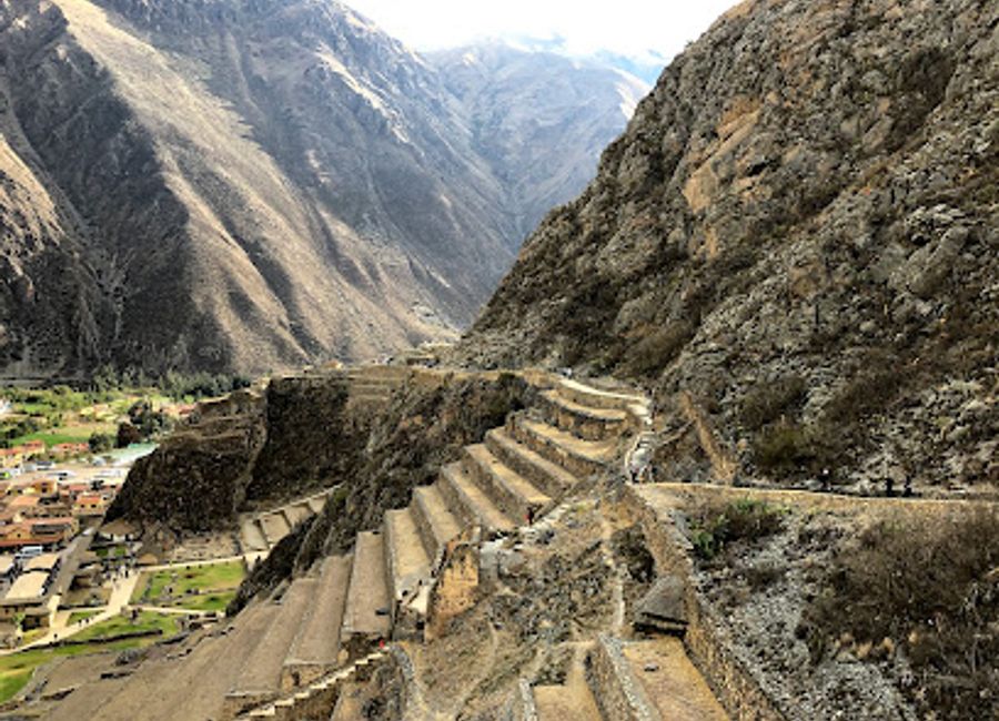 Explore the stunning Ollantaytambo Sanctuary, a historical landmark showcasing Inca architecture and breathtaking views in Peru's Sacred Valley.