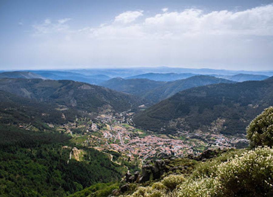 Experience breathtaking panoramic views and natural beauty at the Miradouro do Fragão do Corvo in Manteigas, Portugal, a must-see for every traveler.