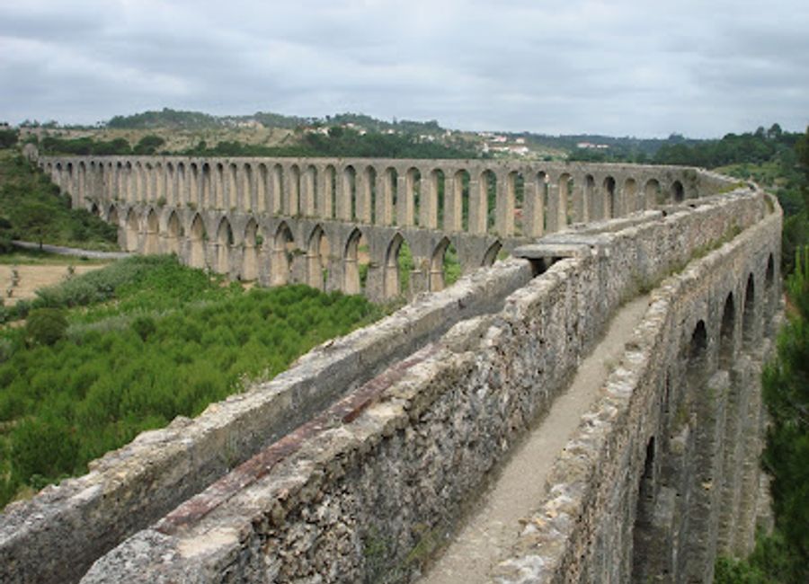 Experience the grandeur of the Aqueduto do Convento de Cristo, a stunning historical landmark in Tomar, showcasing Portugal's architectural heritage.