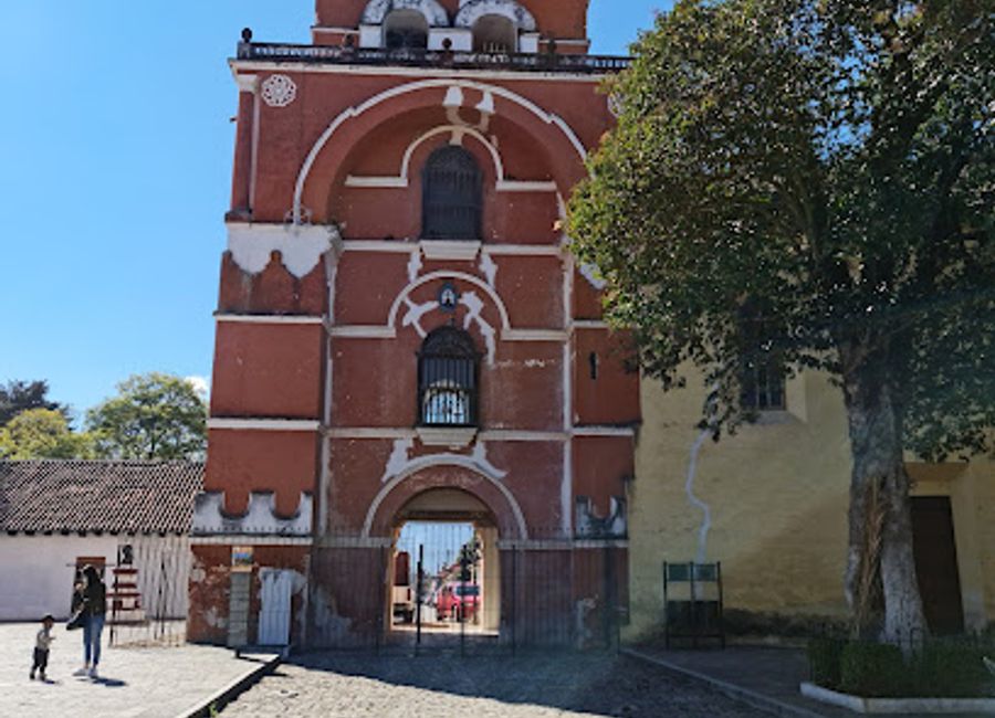 Discover the historical charm of Arco del Carmen, a stunning landmark in San Cristóbal de las Casas, steeped in culture and beauty.