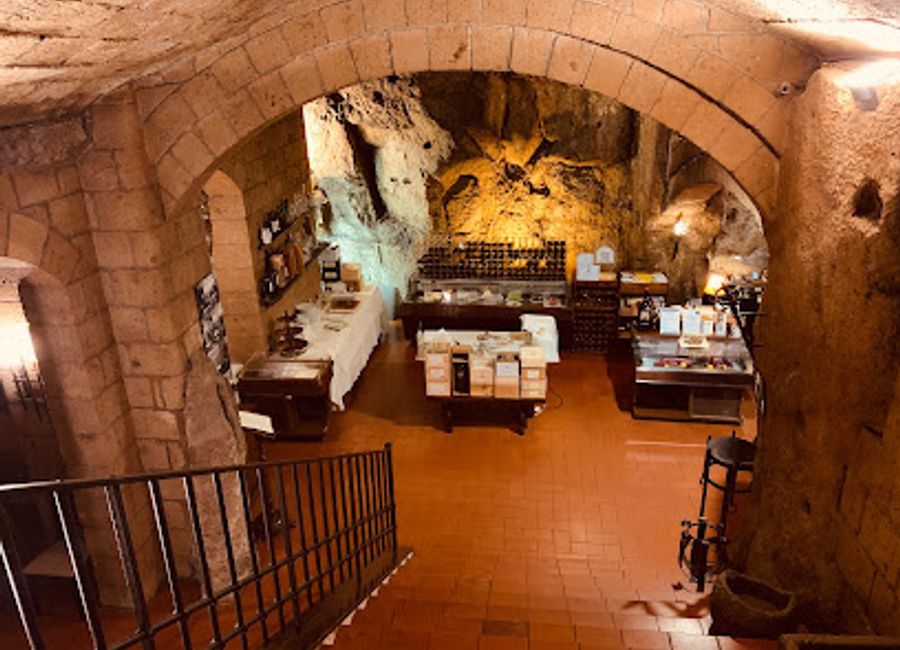Experience the authentic flavors of Umbria at Ristorante Grotte del Funaro, a cherished dining spot in Orvieto, Italy.