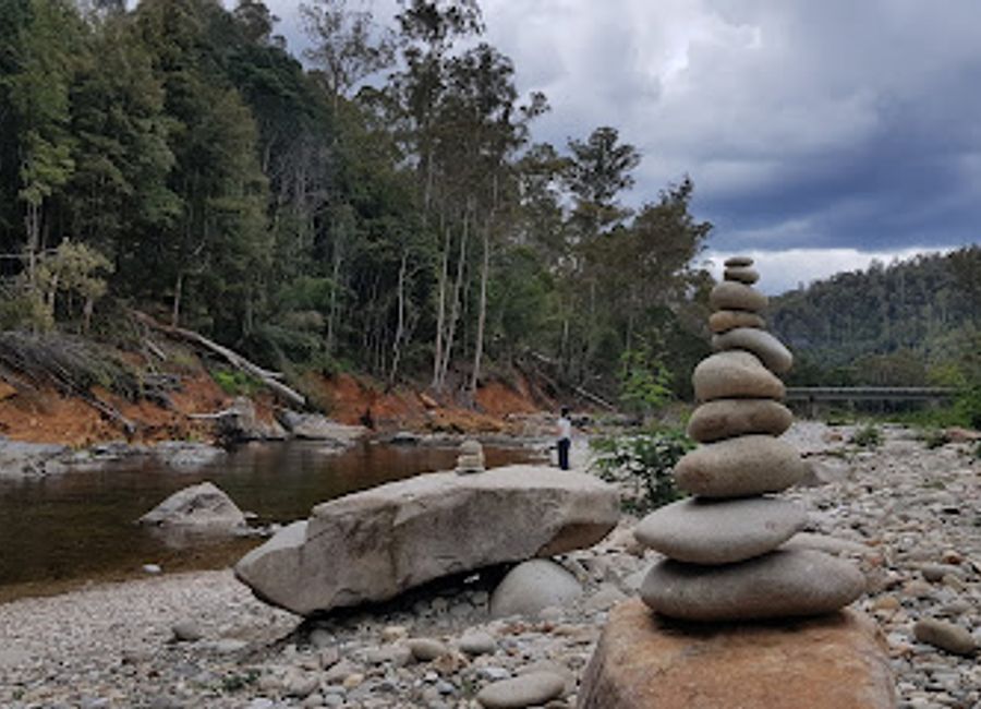 Explore the mesmerizing King Solomons Cave in Tasmania, where stunning limestone formations and rich geological history await every adventurous traveler.